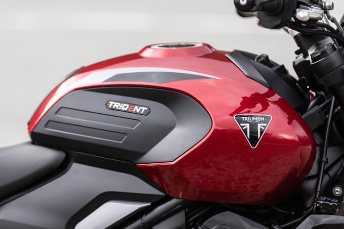 【トライアンフ新型トライデント800 海外試乗記】トライアンフ“らしさ”が光る都会派ロードスター 14画像