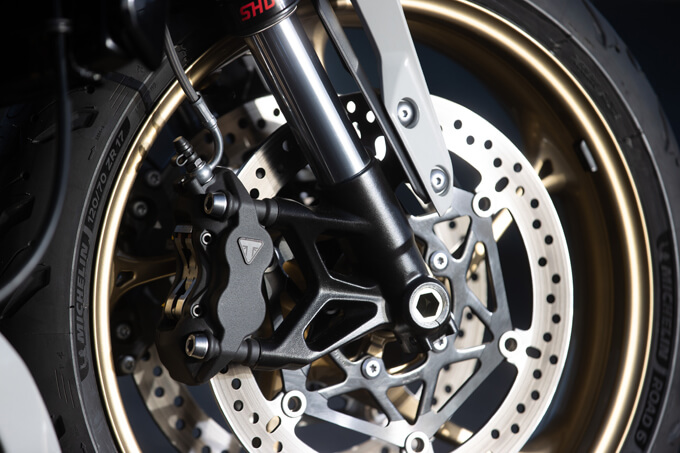 【トライアンフ新型トライデント800 海外試乗記】トライアンフ“らしさ”が光る都会派ロードスター 16画像