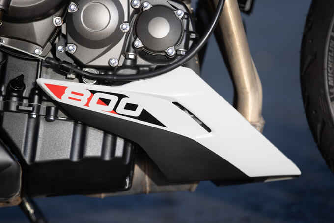 【トライアンフ新型トライデント800 海外試乗記】トライアンフ“らしさ”が光る都会派ロードスター 18画像