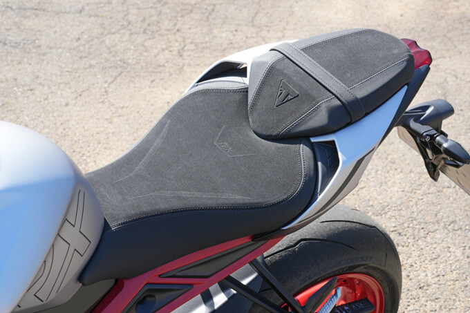 【トライアンフ ストリートトリプル765RX 試乗記】走る歓びを凝縮したプレミアム・ハンドリングマシン17画像