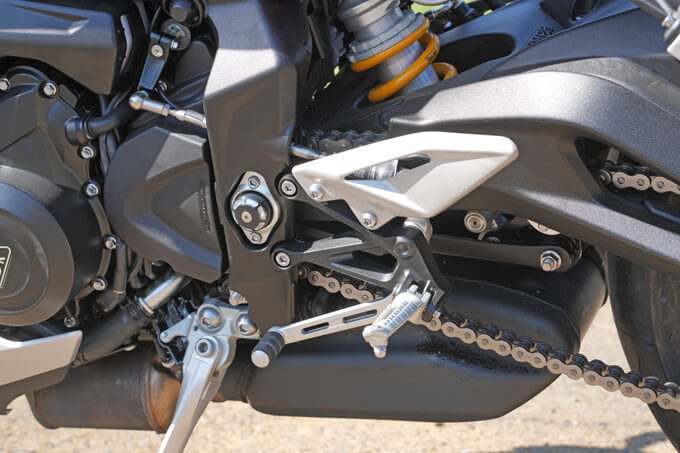 【トライアンフ ストリートトリプル765RX 試乗記】走る歓びを凝縮したプレミアム・ハンドリングマシン22画像