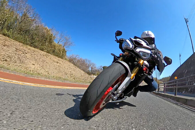 【トライアンフ ストリートトリプル765RX 試乗記】走る歓びを凝縮したプレミアム・ハンドリングマシン メイン写真