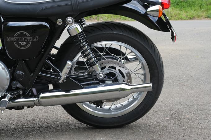 【トライアンフ ボンネビル T120 試乗記】これぞ“ボンネビルの完成形” 現代技術で磨かれた正統トラディショナル22画像