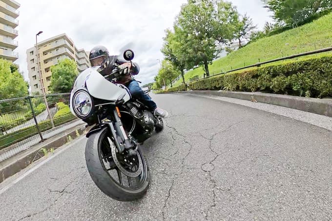 【トライアンフ スラクストン400 試乗記】見た目だけで終わらない。これにてシングルスポーツの新章開幕。01画像