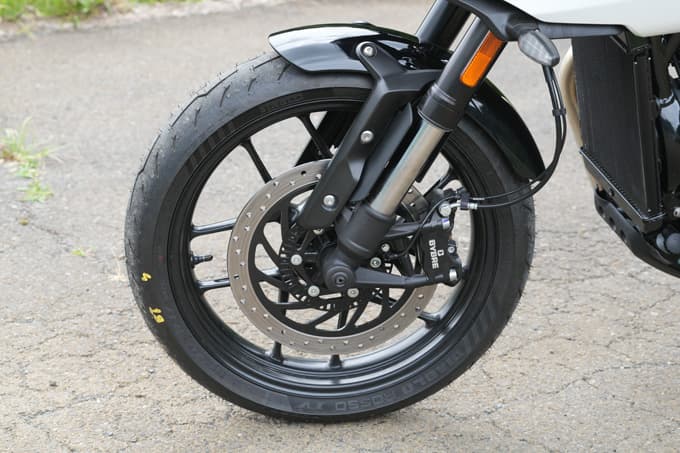 【トライアンフ スラクストン400 試乗記】見た目だけで終わらない。これにてシングルスポーツの新章開幕。13画像