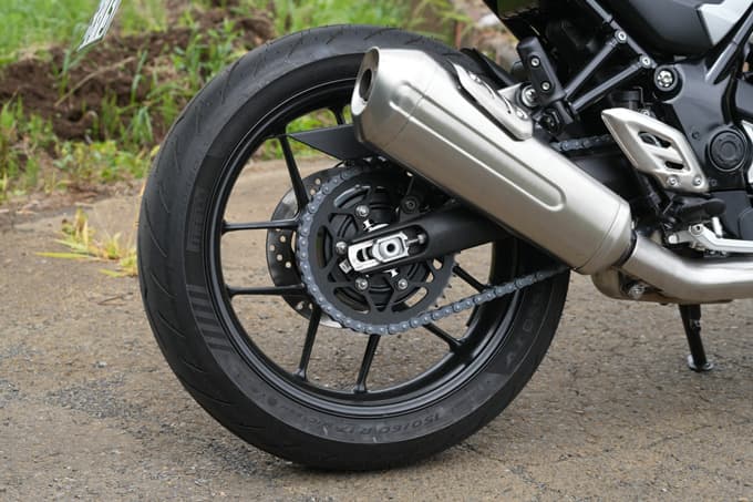 【トライアンフ スラクストン400 試乗記】見た目だけで終わらない。これにてシングルスポーツの新章開幕。14画像