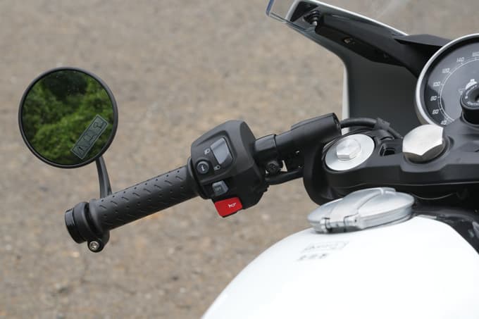 【トライアンフ スラクストン400 試乗記】見た目だけで終わらない。これにてシングルスポーツの新章開幕。17画像