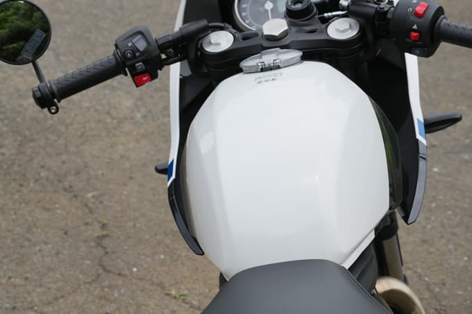 【トライアンフ スラクストン400 試乗記】見た目だけで終わらない。これにてシングルスポーツの新章開幕。18画像