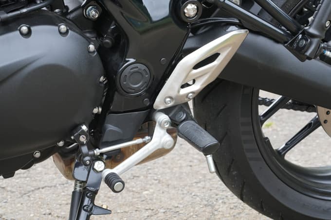 【トライアンフ スラクストン400 試乗記】見た目だけで終わらない。これにてシングルスポーツの新章開幕。20画像