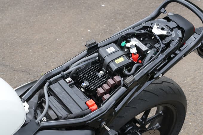 【トライアンフ スラクストン400 試乗記】見た目だけで終わらない。これにてシングルスポーツの新章開幕。23画像